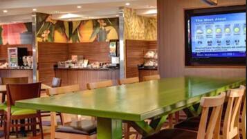 Free daily continental breakfast