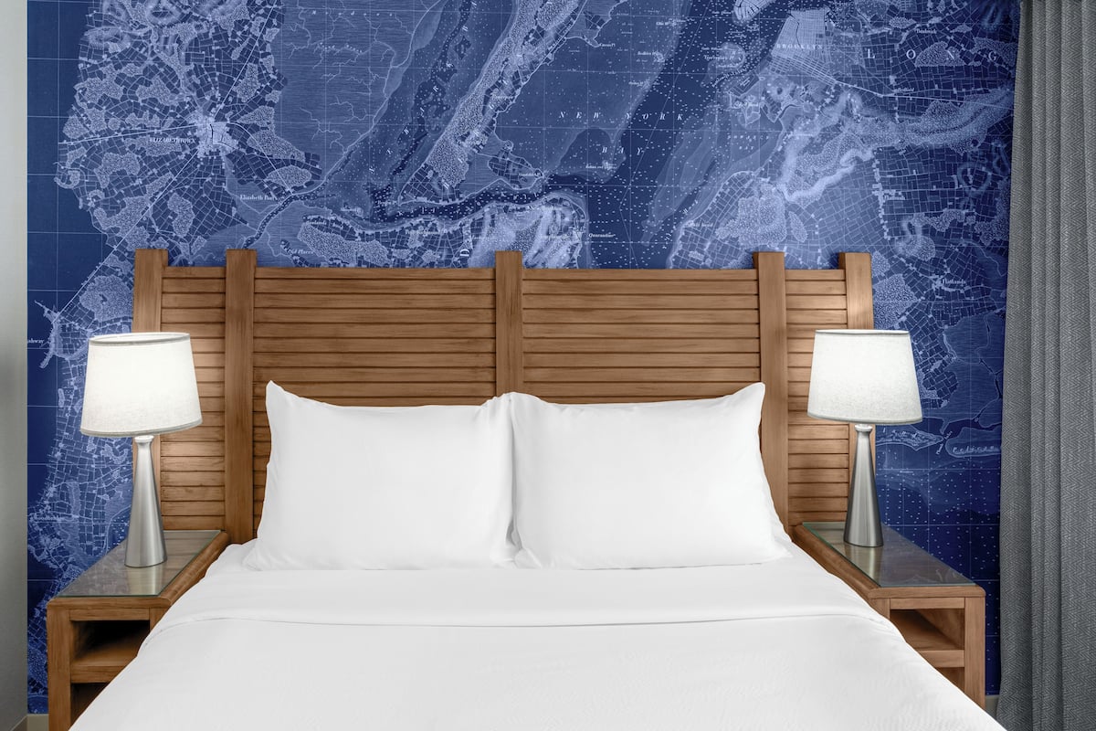 Premium bedding, in-room safe, desk, blackout drapes