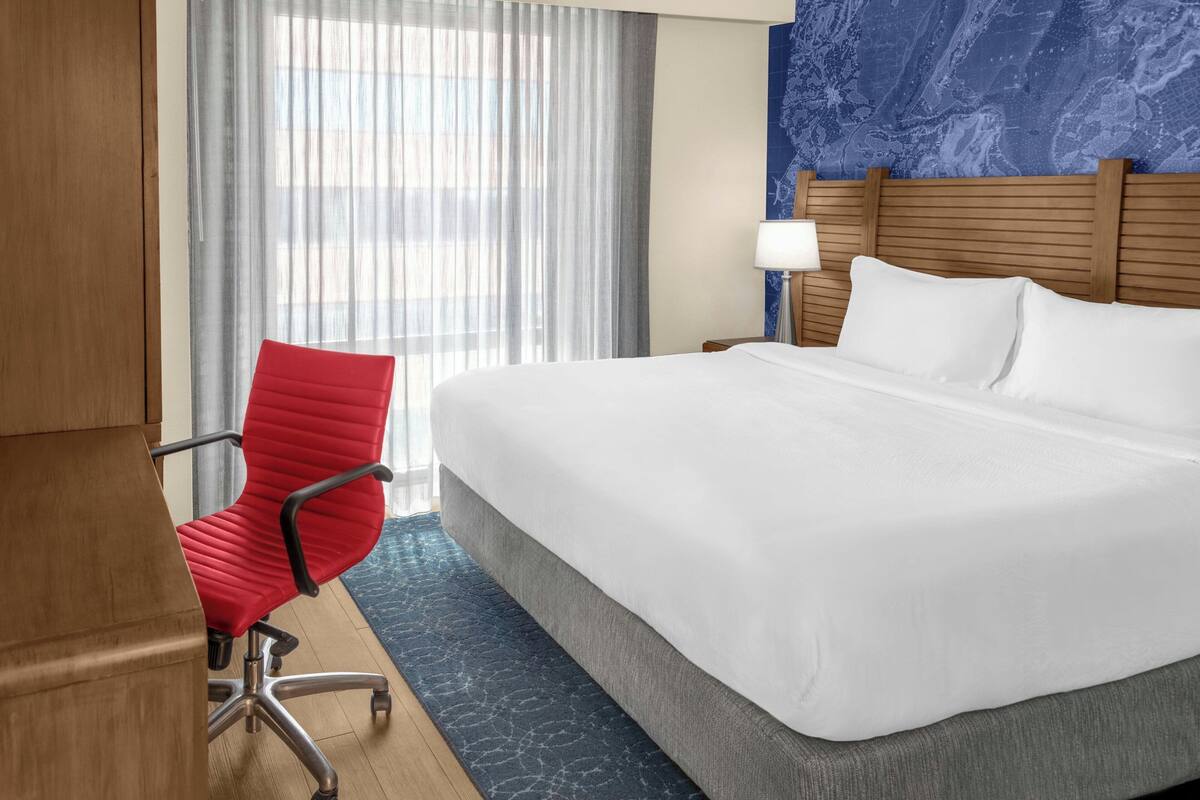 Luxe beddengoed, een kluis op de kamer, een bureau