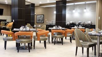 Breakfast and dinner served