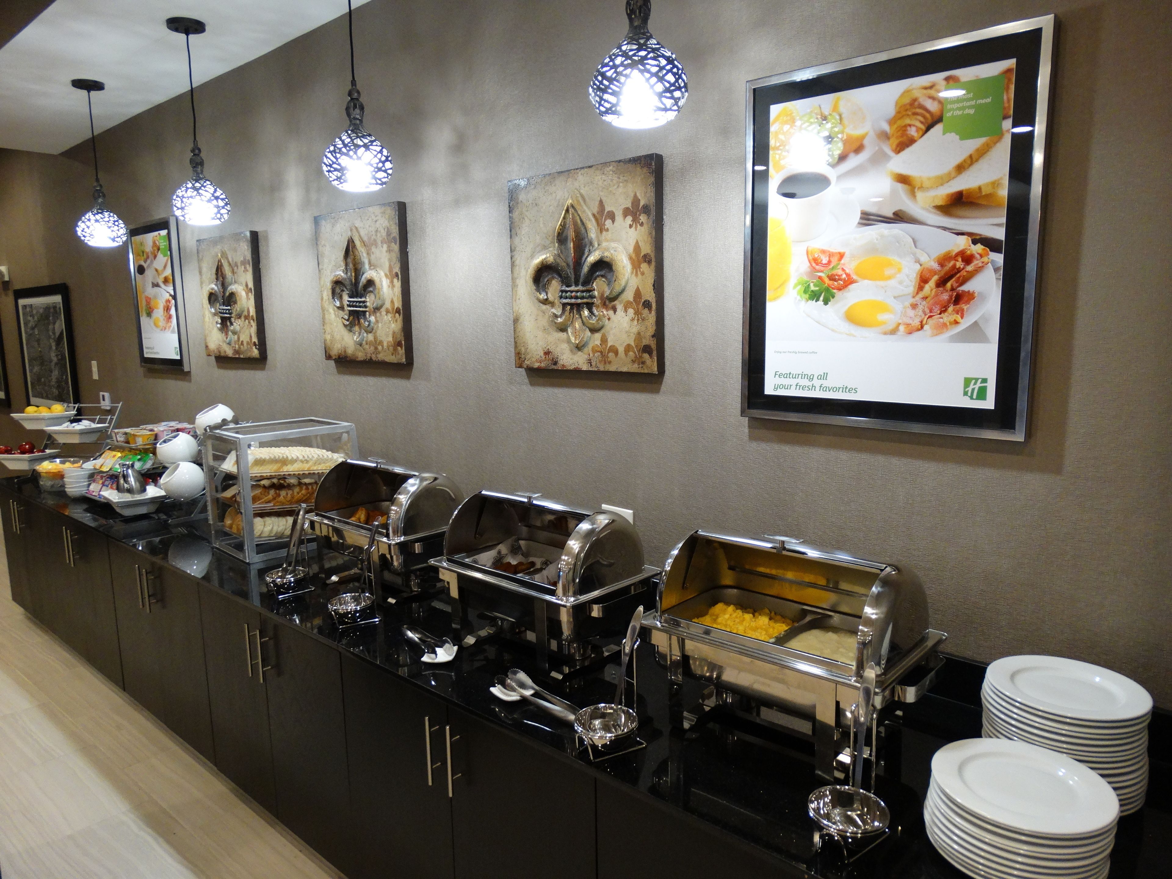 daily cooked-to-order breakfast for a fee