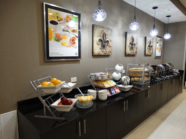 Daily buffet breakfast for a fee - Holiday Inn Covington by IHG (Covington)