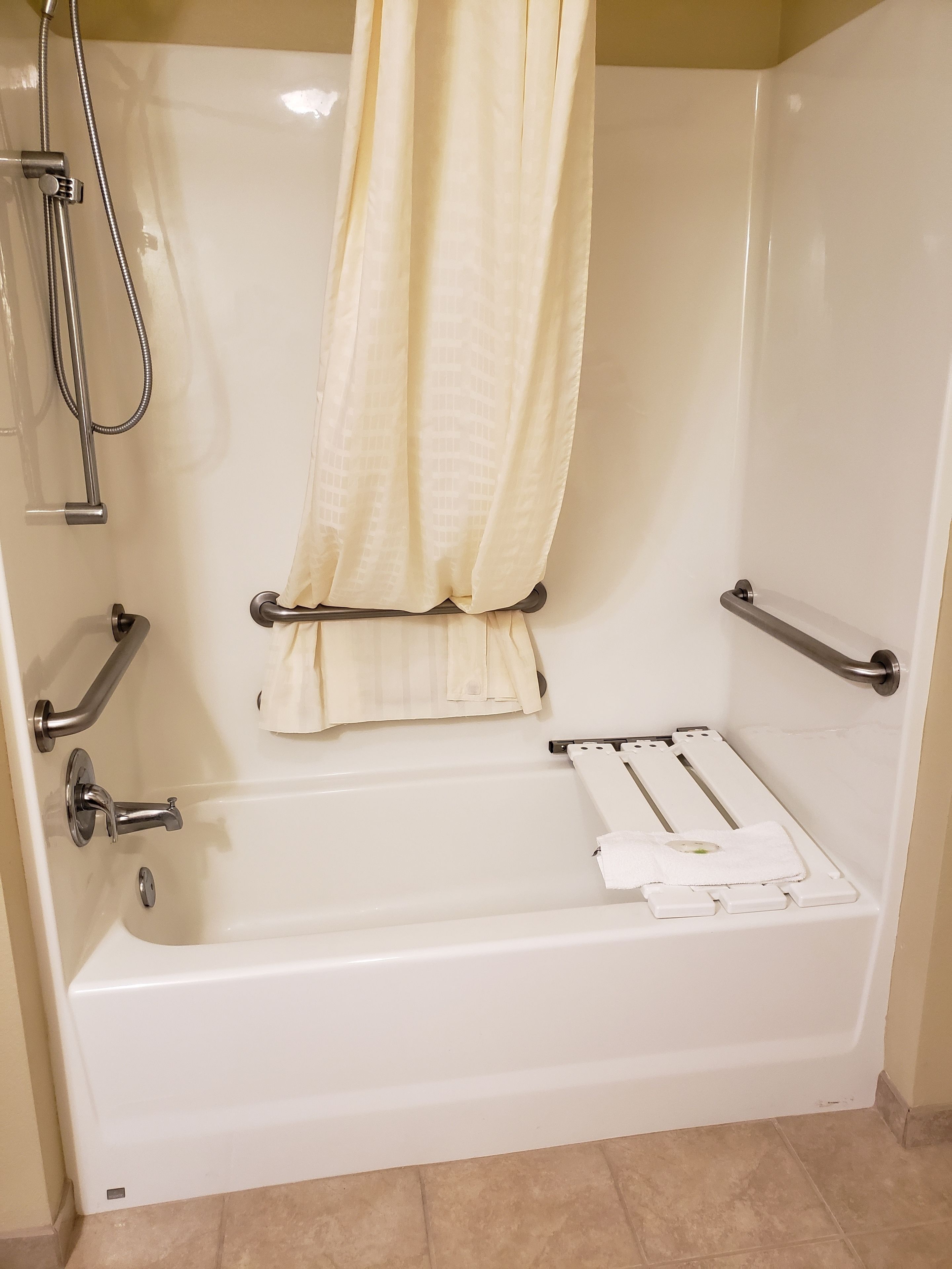 room, 1 king bed, accessible, non smoking | bathroom | combined shower/bathtub, free toiletries, hair dryer, towels