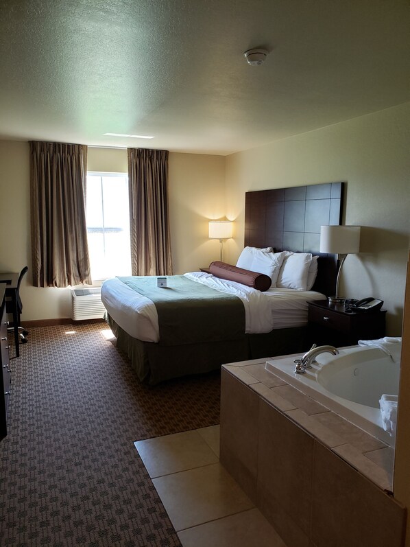 스위트, 킹사이즈침대 1개, 금연 | 고급 침구, 객실 내 금고, 책상, 노트북 작업 공간