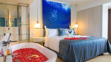 Scenaria King Suite | 1 bedroom, minibar, in-room safe, desk