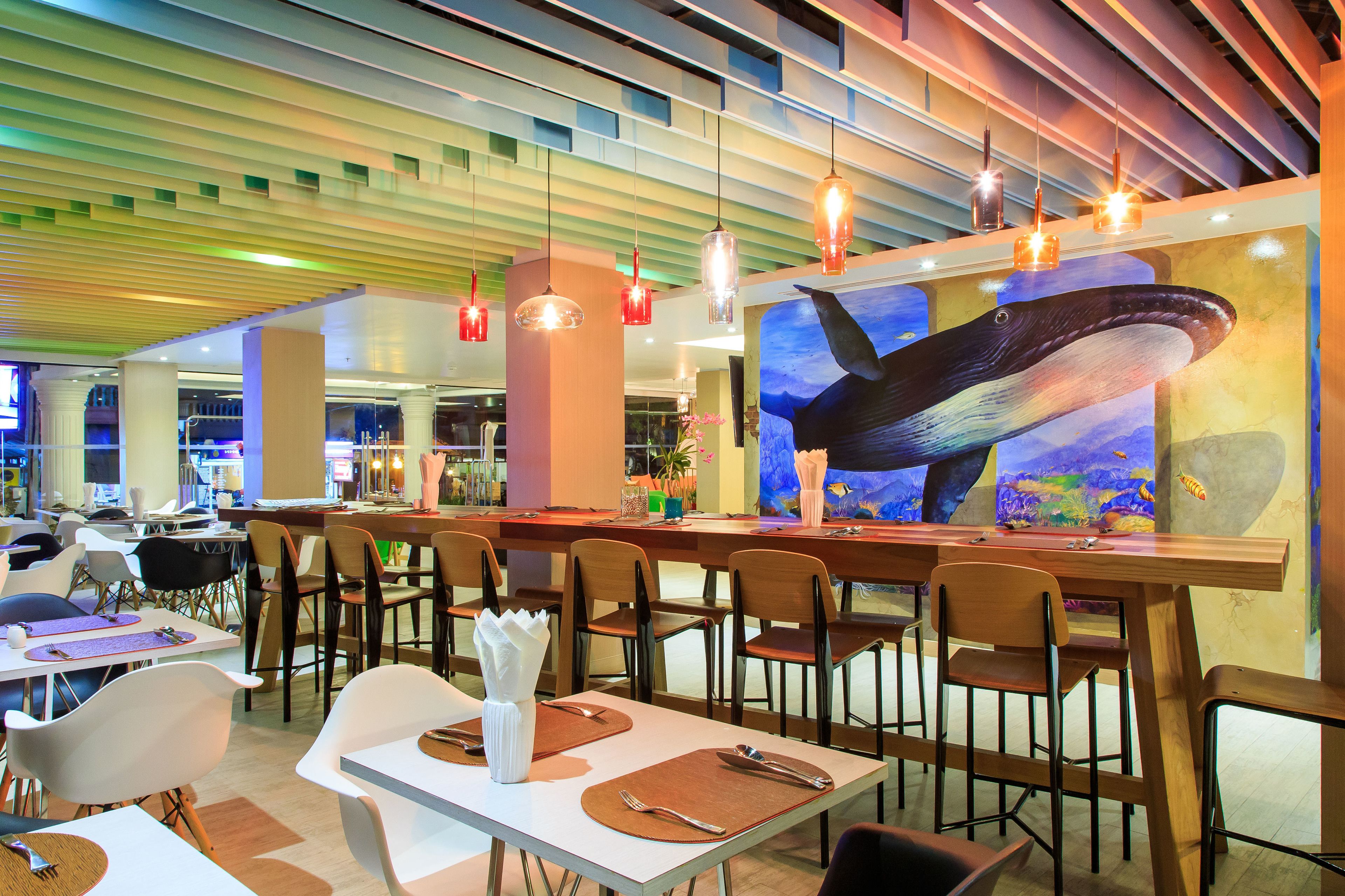 2 restauranter, frokost, lunsj og middag serveres, internasjonale retter