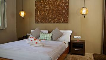 In-room safe, desk, free cribs/infant beds