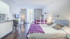 Studio | Iron/ironing board, cribs (free), WiFi (free) - Gran Via Suites (Madrid)