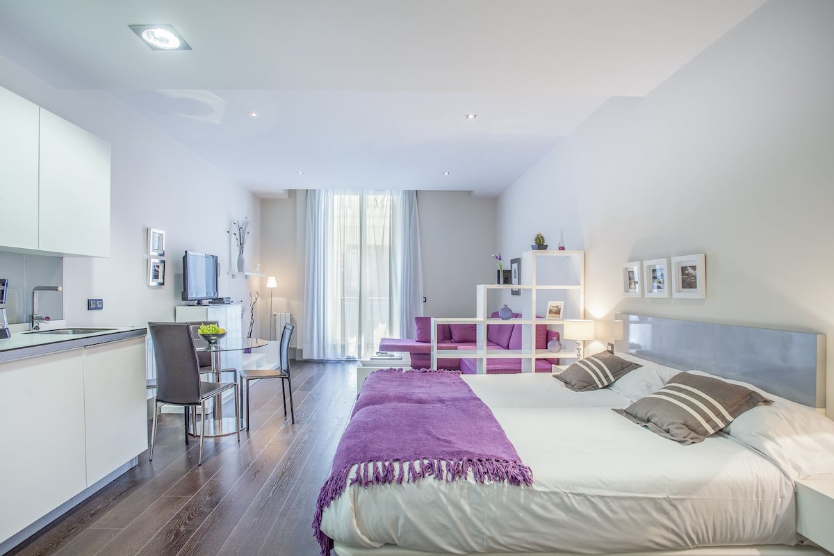 Studio | Iron/ironing board, cribs (free), WiFi (free)