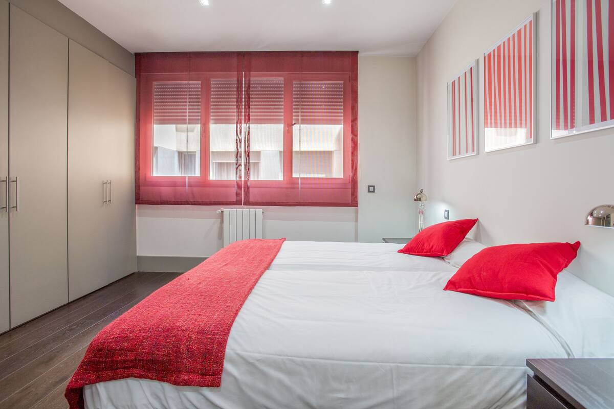 Superior Apartment, 1 Bedroom | Iron/ironing board, cribs (free), WiFi (free)