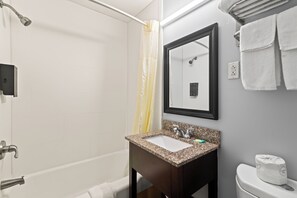 Room, 1 Queen Bed, Smoking | Bathroom | Combined shower/tub, hair dryer, towels - Plaza Inn (Peabody)