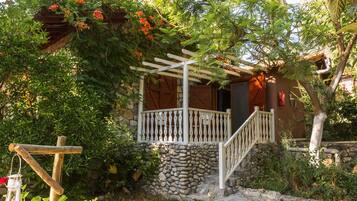 Stone House | Bộ đồ giường cao cấp, minibar, két bảo mật tại phòng, bàn