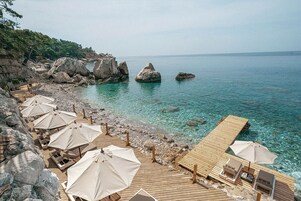 En la playa, arena blanca, traslado desde/hacia la playa gratis