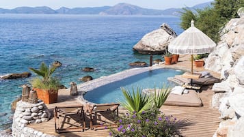 Seasonal outdoor pool, pool umbrellas, sun loungers