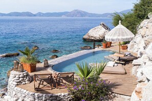 Seasonal outdoor pool, pool umbrellas, pool loungers - Nautical Hotel Adults Only  (Fethiye)