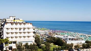 Vista para praia/oceano