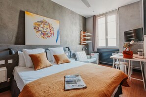 Habitación doble Confort, 1 cama Queen size, para no fumadores | Camas Select Comfort y caja de seguridad en la habitación 