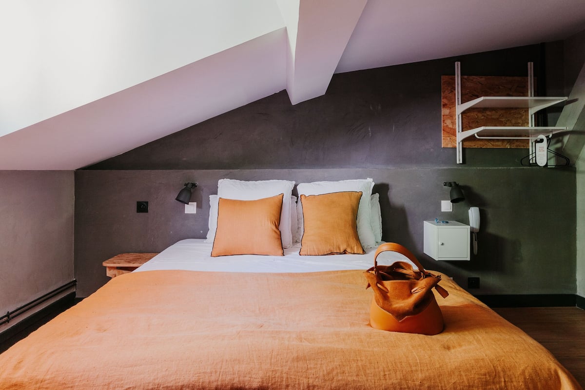 Economy-Doppelzimmer, 1 Queen-Bett, Nichtraucher (Attic)