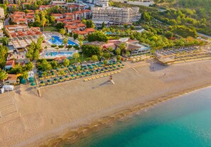 Private beach, beach cabanas, sun loungers, beach umbrellas - Justiniano Club Alanya – All Inclusive (Alanya)