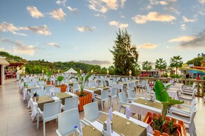 4 restaurants, breakfast, lunch, dinner served; international cuisine 