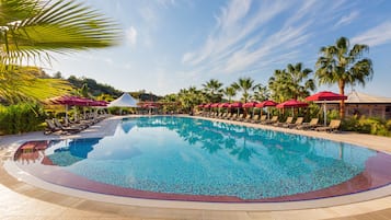 Piscina coperta, piscina all'aperto, cabine incluse nel prezzo