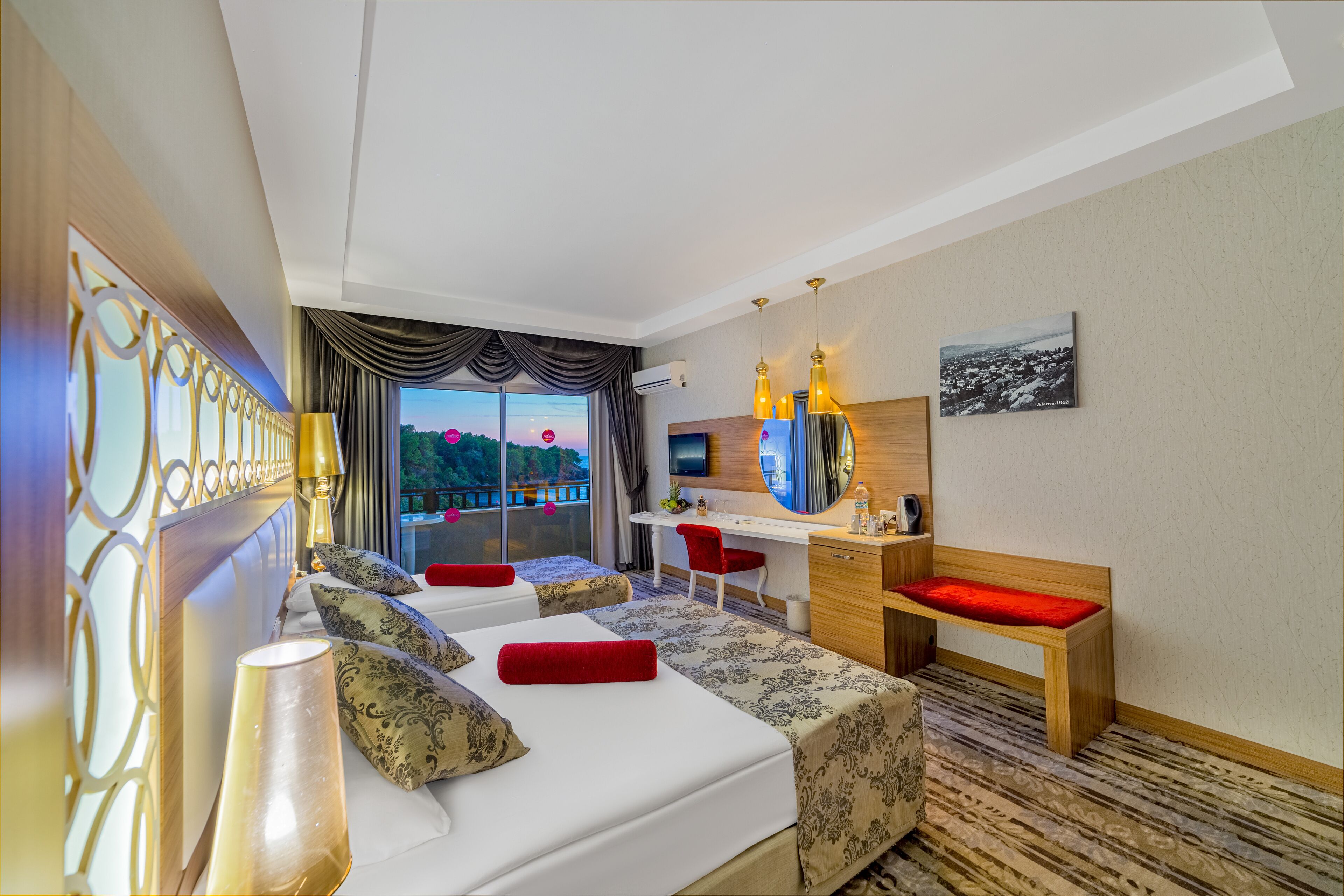 Minibar, Zimmersafe, laptopgeeigneter Arbeitsplatz