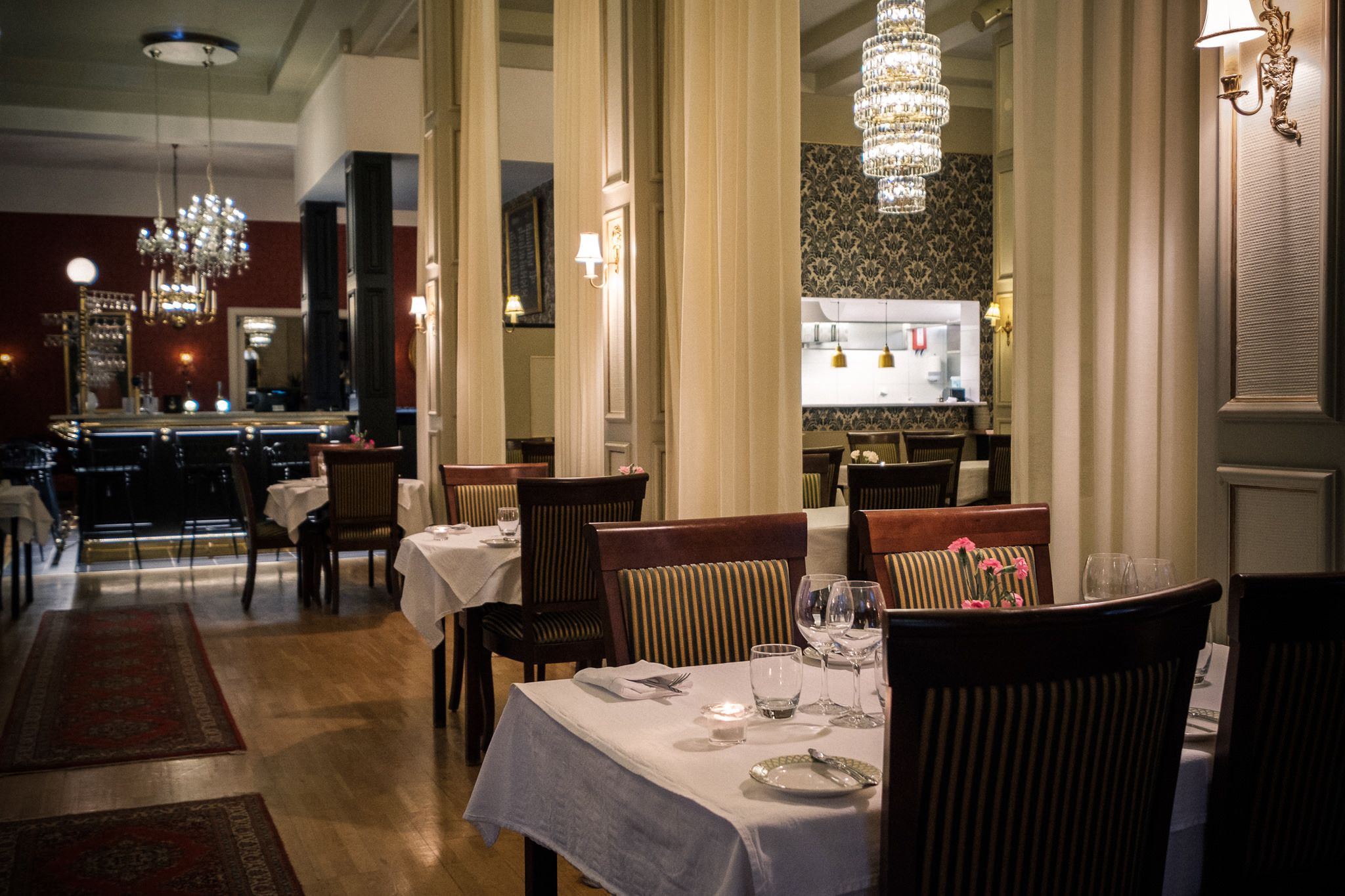 breakfast, lunch and dinner served