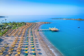 Private beach, sun-loungers, beach umbrellas, beach towels - Justiniano Park Conti (Alanya)