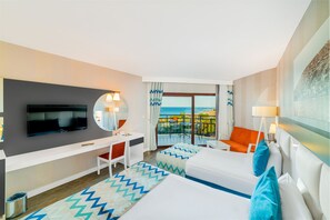 Standardzimmer | Minibar, Zimmersafe, Schreibtisch, Verdunkelungsvorhänge