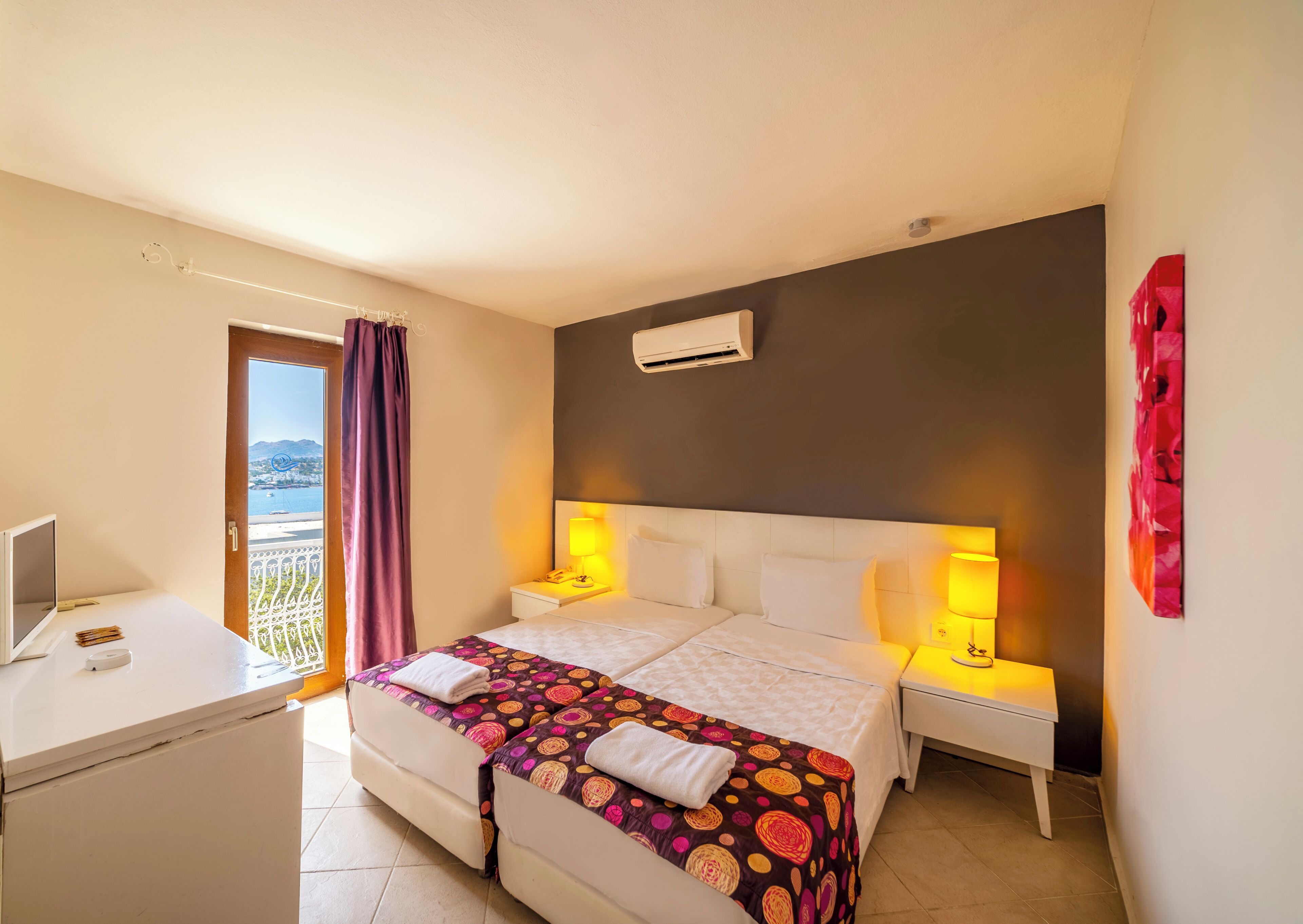 Minibar, in-room safe, soundproofing, bed sheets