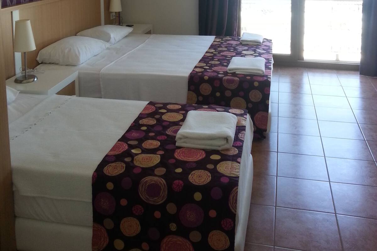 Club Triple Room | Minibar, in-room safe, soundproofing, bed sheets