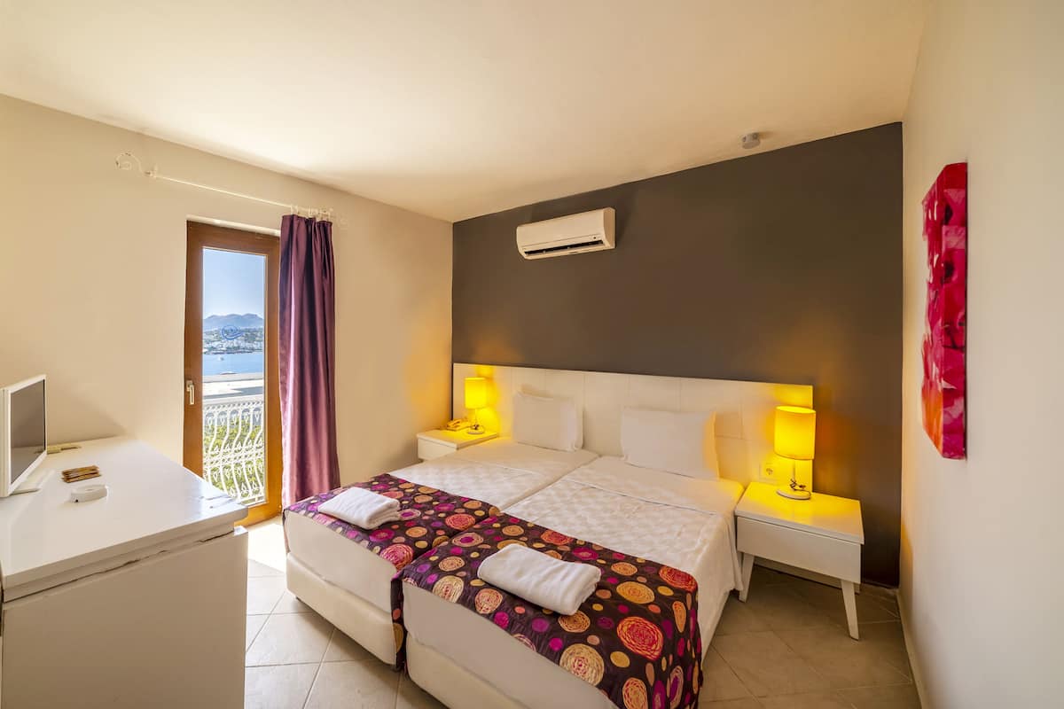 Minibar, in-room safe, soundproofing, bed sheets