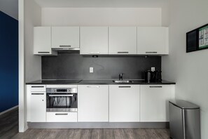 컴포트 아파트, 침실 2개 | 전용 주방 | 냉장고, 전자레인지, 오븐, 커피/티 메  이커