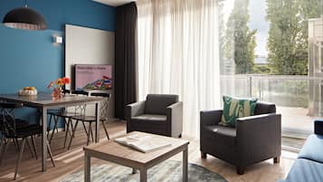Large 2 Bedroom Apartment - Canal view | Living area | 40-inch flat-screen TV with cable channels, TV