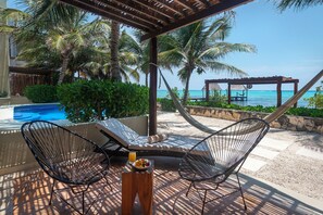 Junior Suite Beach Front | 高級寢具、羽絨被、客房內保險箱、書桌