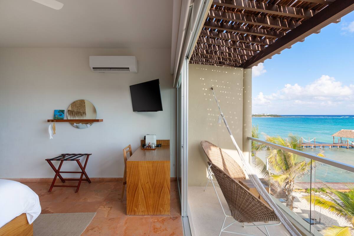 king beachfront | balcony