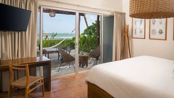 King Beachfront | Premium bedding, down duvets, in-room safe, desk