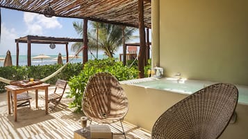 Master Suite Beachfront with Plunge Pool | Premium bedding, down comforters, in-room safe, desk