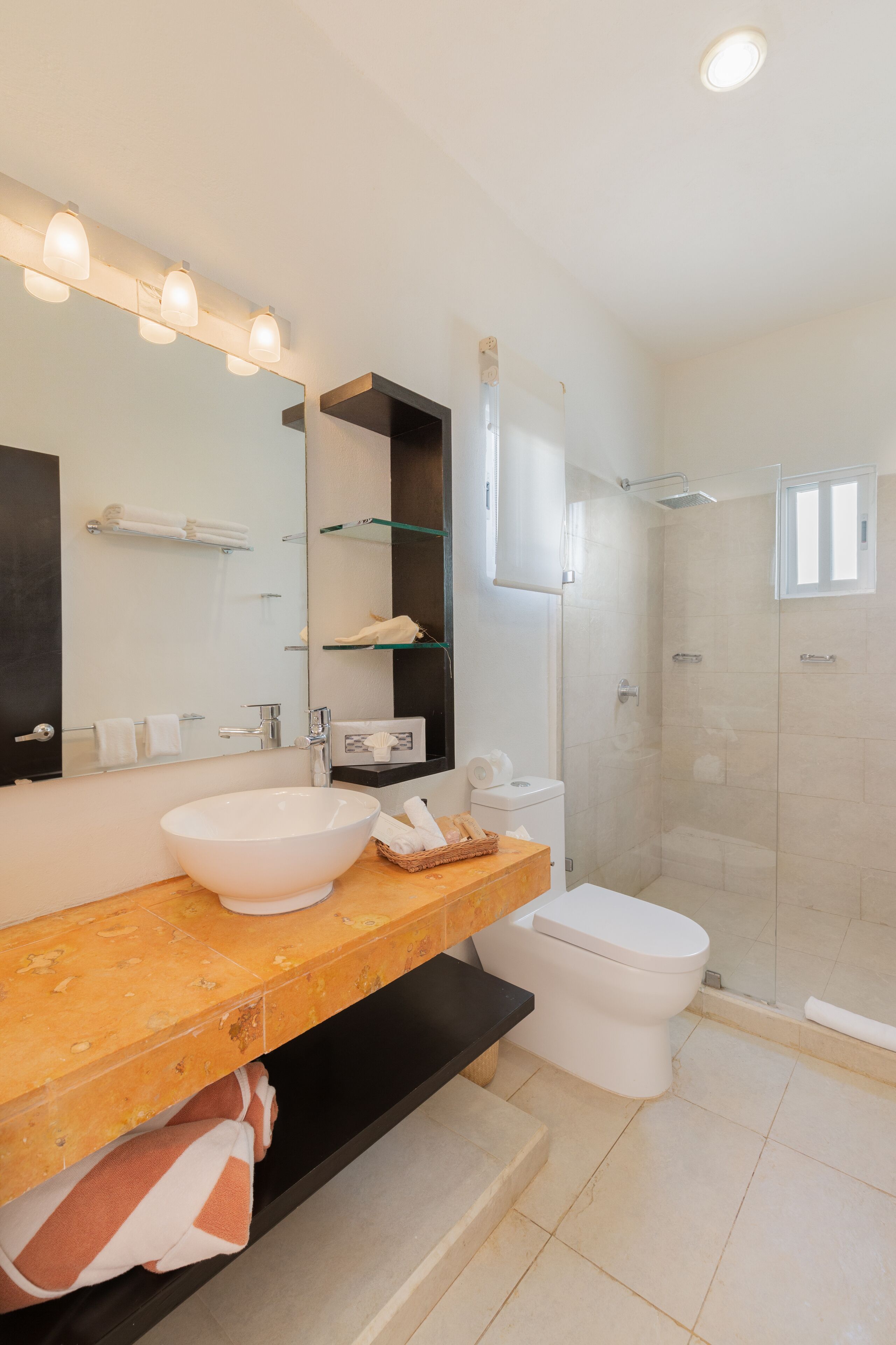 suite garden view | bathroom | shower, rainfall showerhead, free toiletries, hair dryer