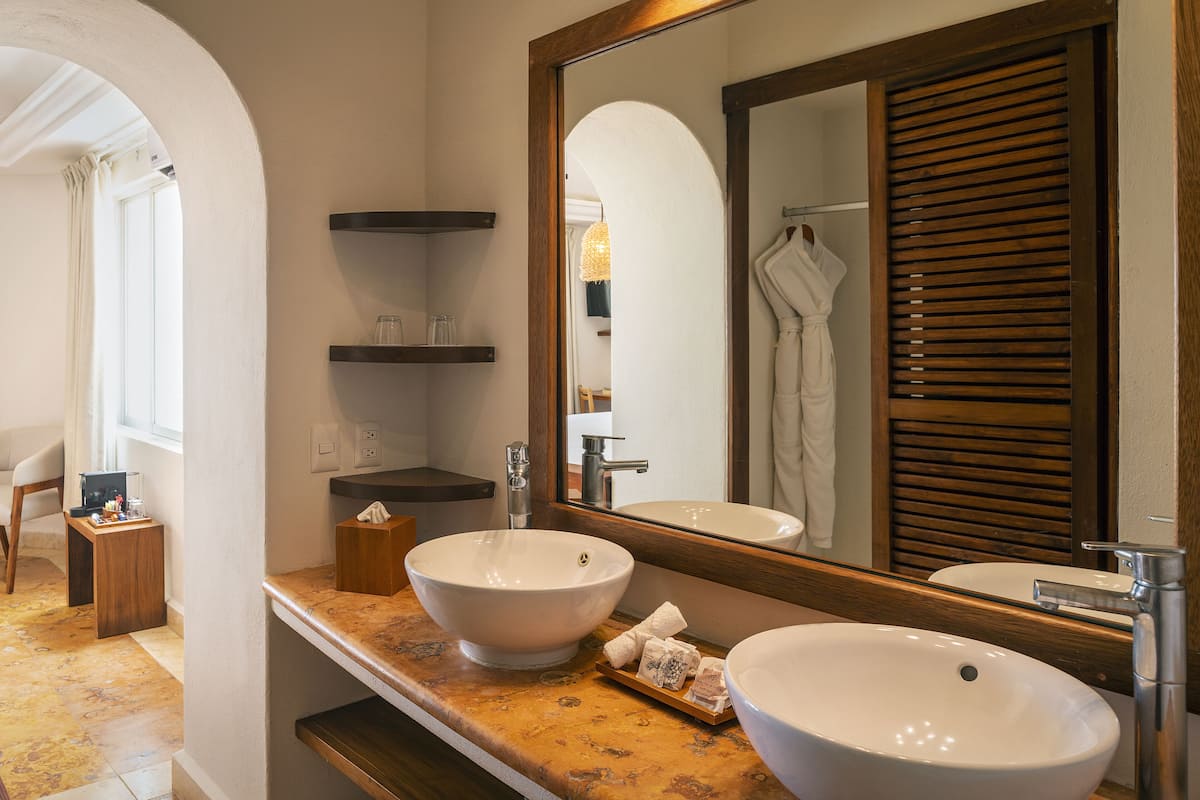 superior beachfront | bathroom | shower, rainfall showerhead, free toiletries, hair dryer