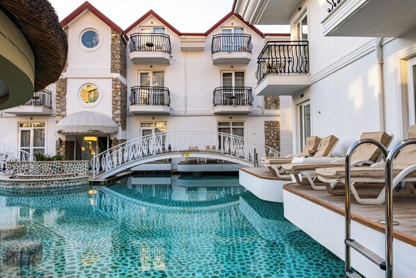 In-room safe, soundproofing