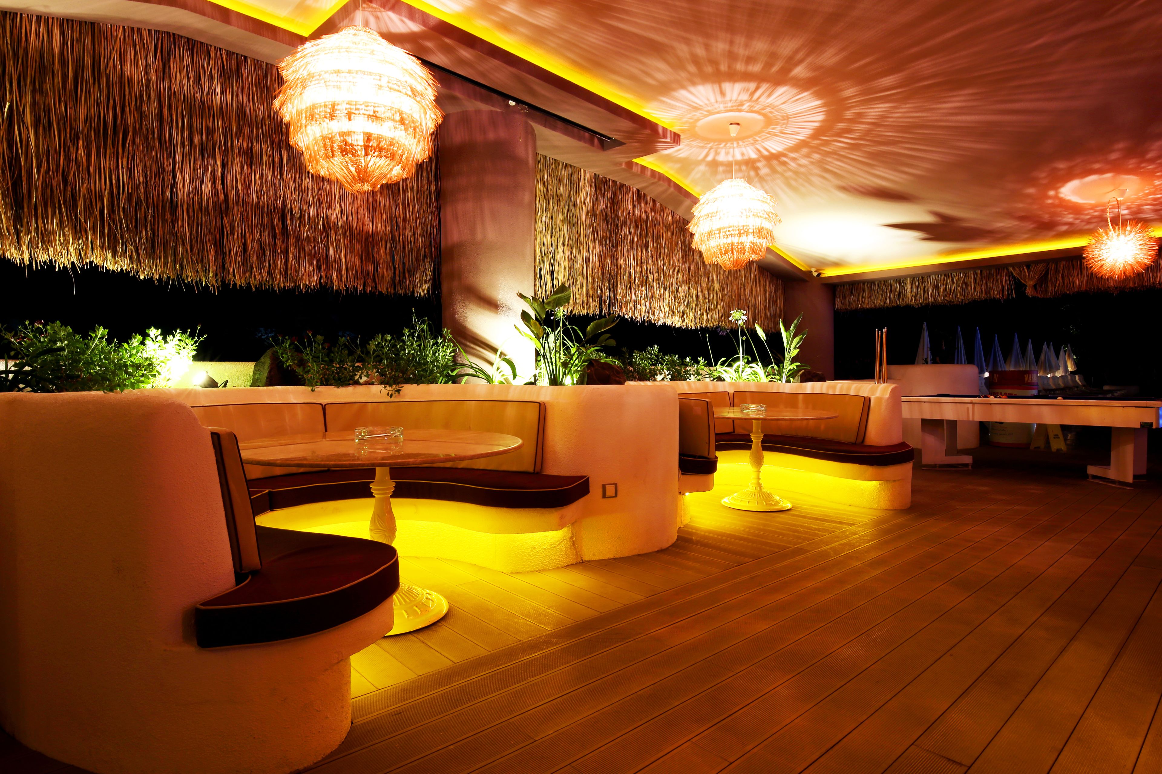 2 bars/lounges, poolside bar