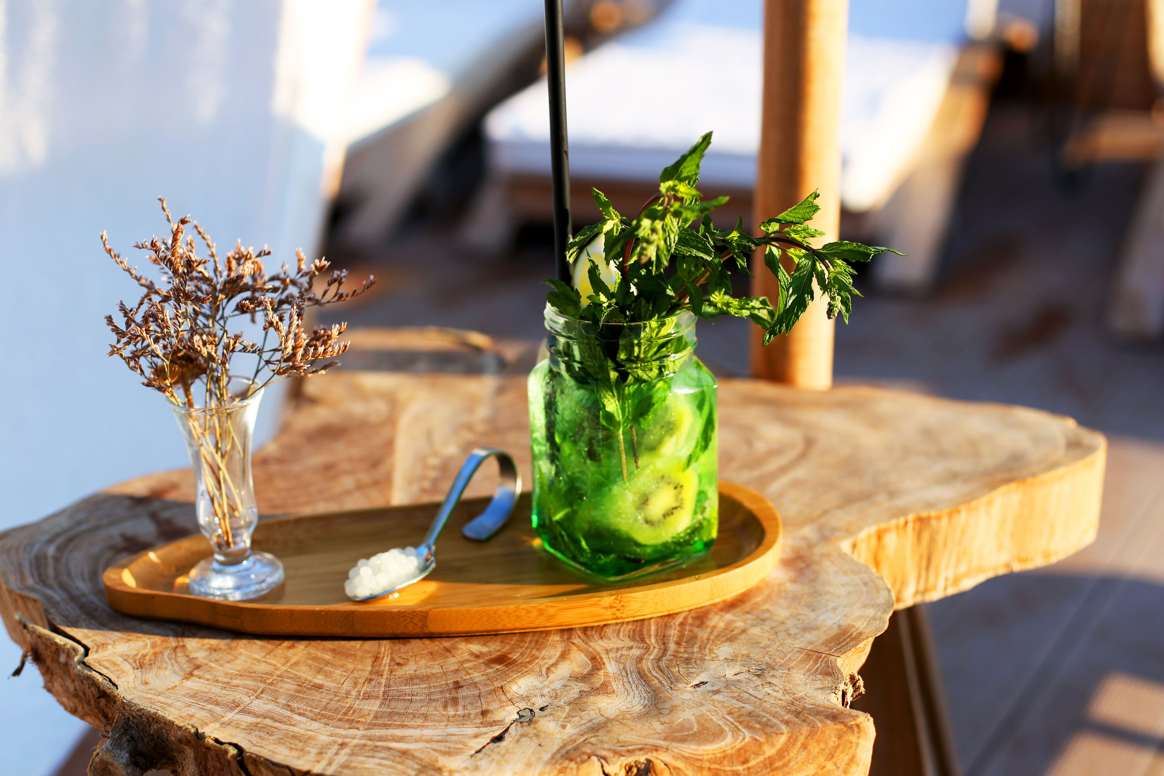 2 outdoor pools, pool loungers