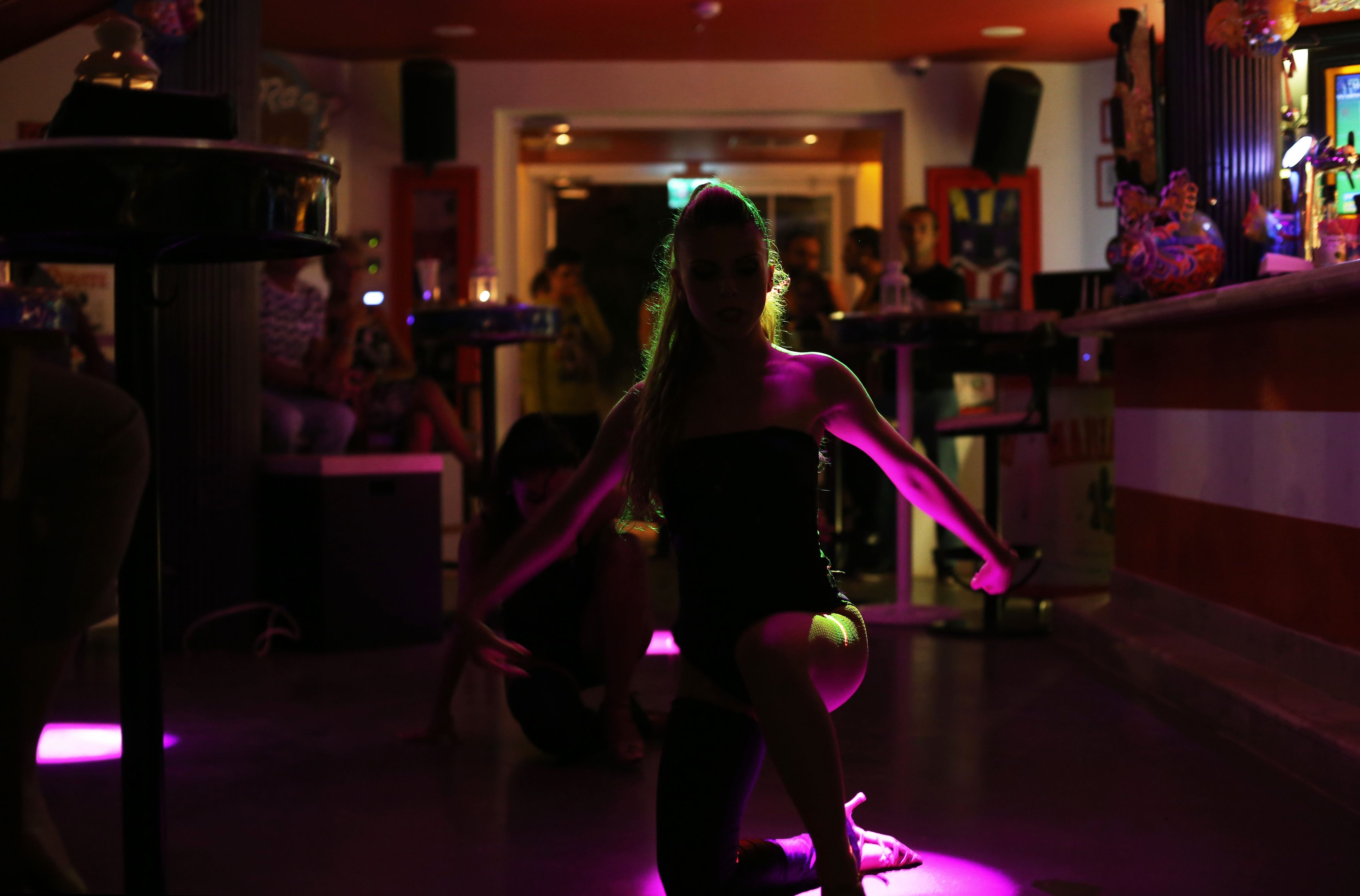 2 bars/lounges, poolside bar