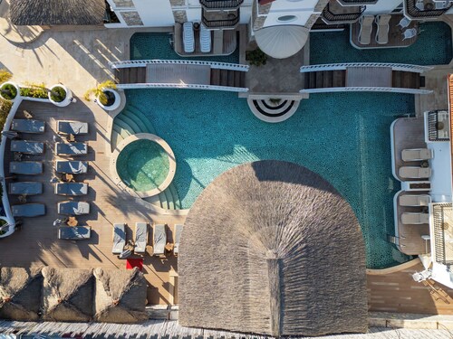 The PINEHILL Hotel & Suites