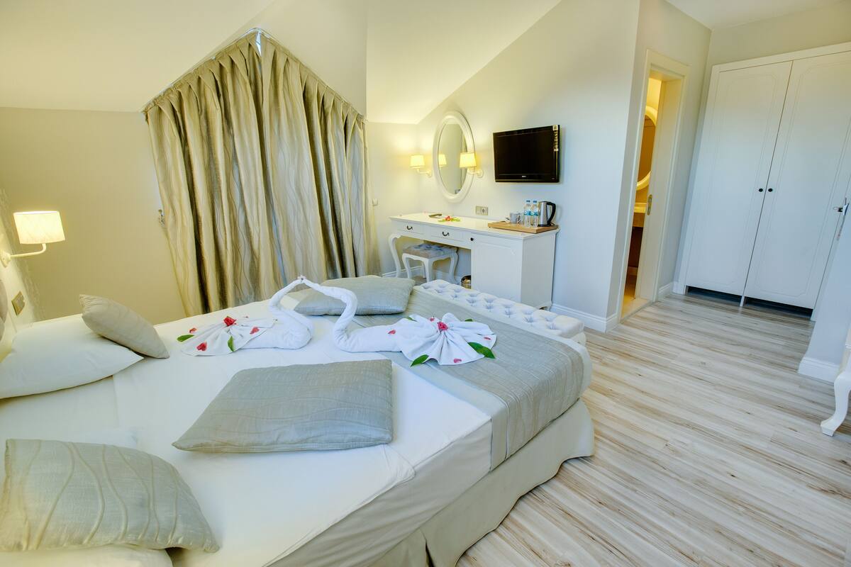 In-room safe, soundproofing