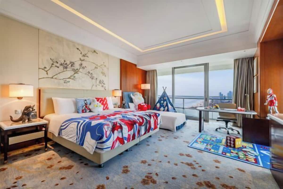 Peralatan tempat tidur premium, gebar bulu kapas, peti besi dalam bilik