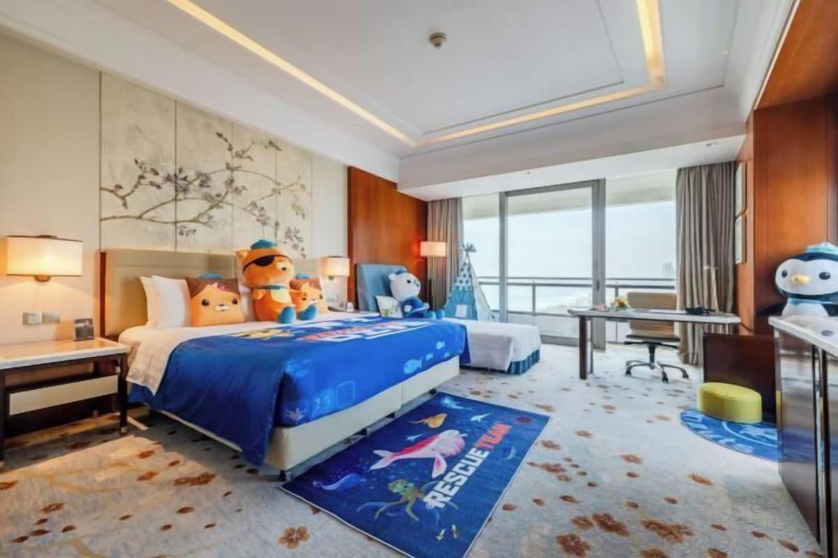 Peralatan tempat tidur premium, gebar bulu kapas, peti besi dalam bilik