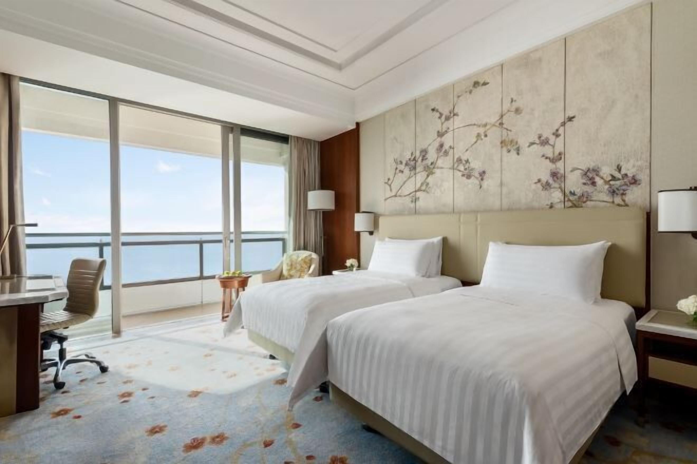 Premium bedding, down comforters, in-room safe, blackout drapes