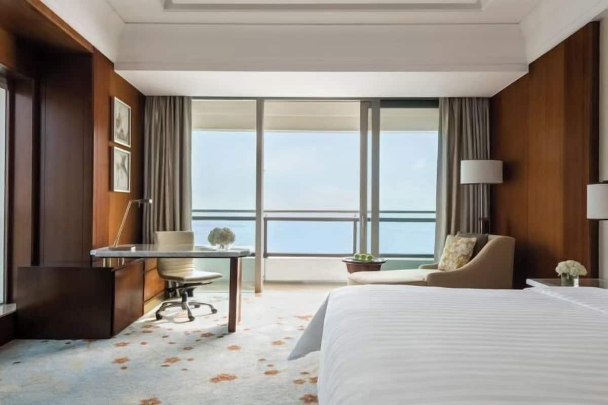 Peralatan tempat tidur premium, gebar bulu kapas, peti besi dalam bilik